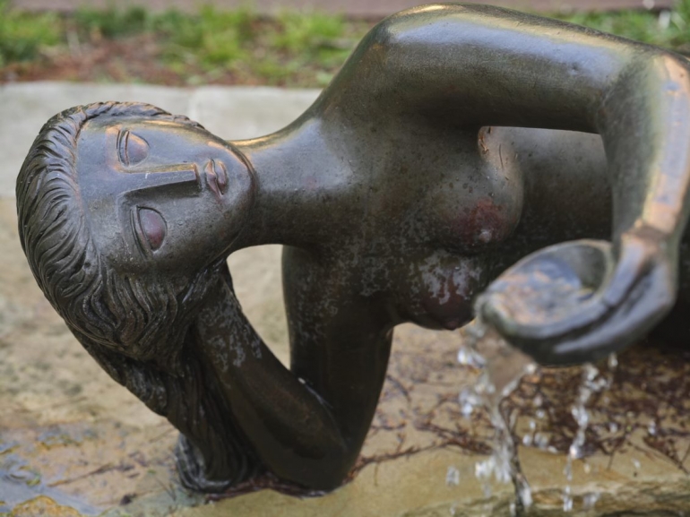 Tom Bass - Fountain figure face